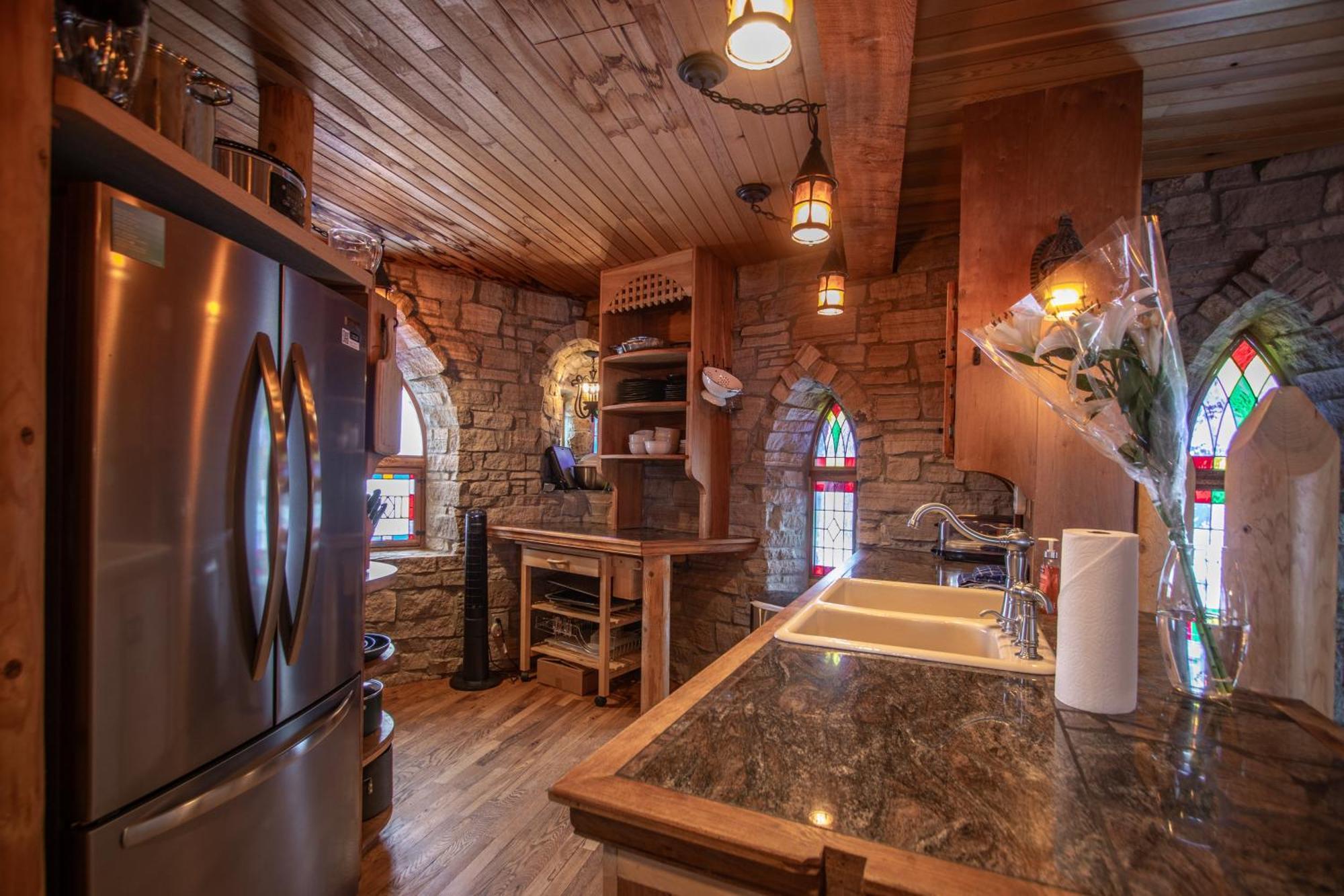 Schweitzer Castle Villa Sandpoint Exterior photo